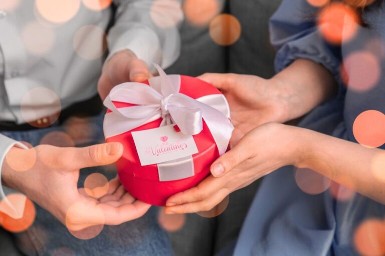 9 Reasons Why Your Boyfriend Doesn't Do the Little Things Anymore